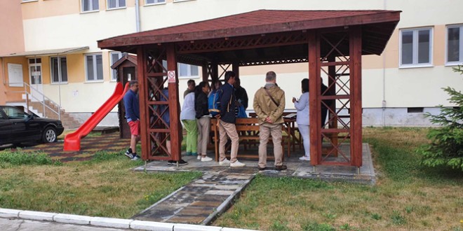 Copiii care au ajuns în spital din tabăra de la Lacu Roşu, cu suspiciune de toxiinfecţie alimentară, au fost externaţi