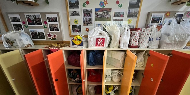 Pachetele de Crăciun donate de părinţi prin intermediul elevilor vor ajunge la 325 de vârstnici din Miercurea-Ciuc