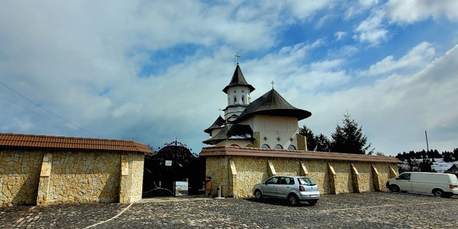 Mănăstirea Doamnei-Moglăneşti – cea mai veche aşezare bisericească monahală de la poalele Călimanilor