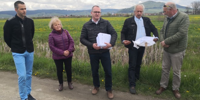 Peste 900 de cărţi funciare noi pentru proprietarii parcelelor din două sectoare de terenuri agricole din zona de nord a municipiului Miercurea-Ciuc