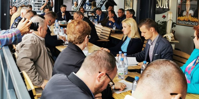 Şedinţa extraordinară a Consiliului Judeţean Harghita s-a desfăşurat, luni, la sediul fabricii de bere „Csíki Sör” din Sânsimion