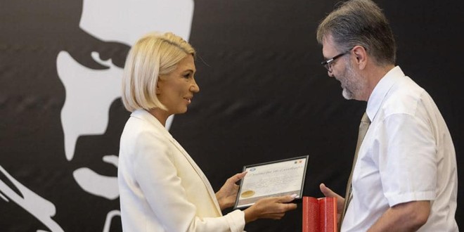 Mihai Constantinescu, directorul executiv al Festivalului și Concursului Internațional „George Enescu”, recompensat cu Distincția de Excelență și Trofeul Ministerului Culturii