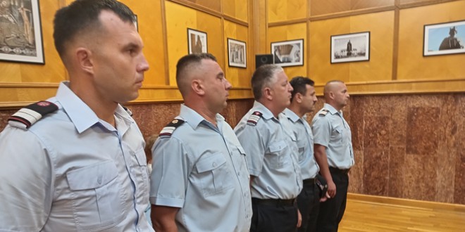 Diplome pentru pompierii harghiteni care s-au luptat cu flăcările în Grecia