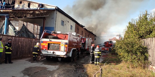 Cauza incendiului de ieri din Miercurea-Ciuc: nerespectarea normelor de prevenire a incendiilor în urma unor lucrări de tăiere, lipire
