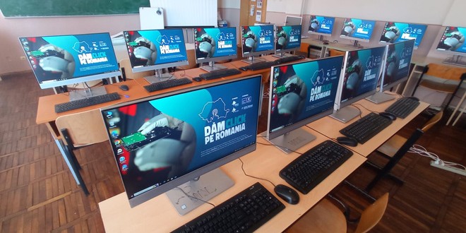 O școală din judeţul Harghita va primi 10 calculatoare prin proiectul Dăm Click pe România