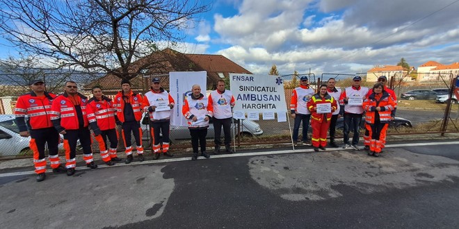 Protest al angajaţilor de la Ambulanţă şi în Harghita