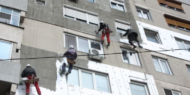 La Miercurea-Ciuc: S-a semnat primul contract Regio pentru reabilitarea termică a blocurilor de locuinţe