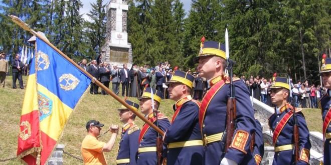Topliţa: De Ziua Eroilor, militarii care au căzut pentru făurirea României Mari au fost comemoraţi la Monumentul-Mausoleu de la Gura-Secului