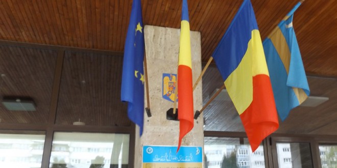 Noua lege a drapelelor prevede că Harghita şi Mureş nu pot avea aceleaşi steaguri