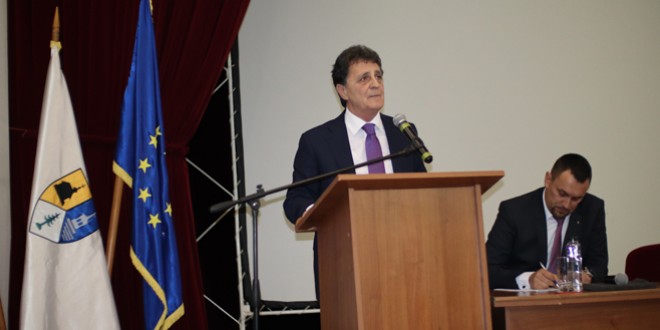 Mircea Duşa: „Oare se mai gândeşte cineva atunci când modifică legi electorale să asigure reprezentarea şi românilor din judeţul Harghita în Parlamentul României?”