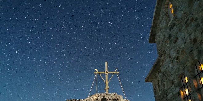 Primele observaţii astronomice profesioniste pe Vârful Athon (Muntele Athos) aparţin unui român din Harghita