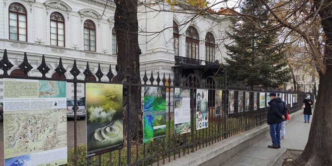 Expoziție outdoor „Dacii Din Estul Transilvaniei” la Palatul Suțu