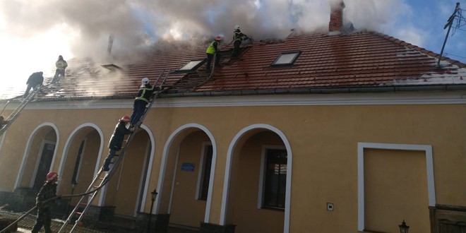 Incendiu la acoperișul unei grădinițe din Sânmartin