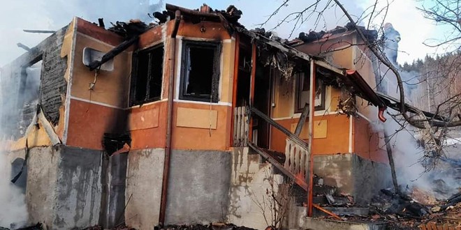 Livezi: Casă distrusă de un incendiu