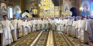30 ani episcopie