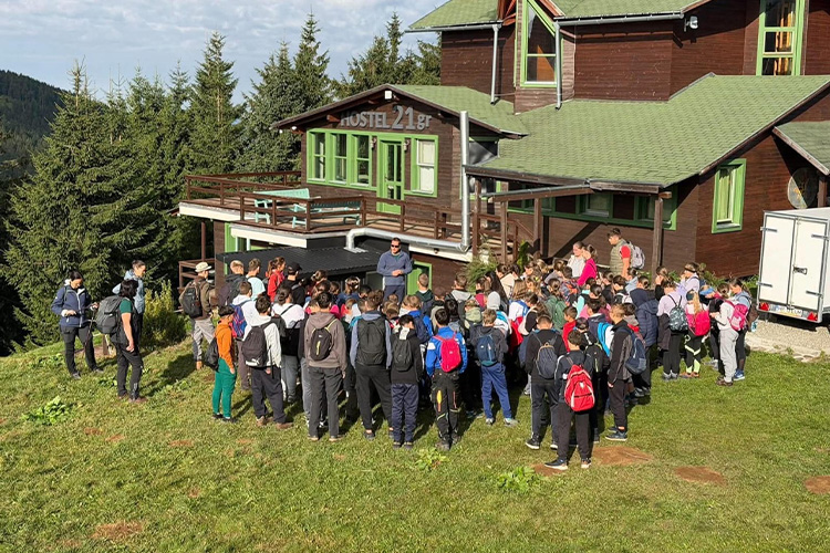 Salvamont Harghita desfăşoară activităţi educaţionale în şcoli şi pe traseele montane din judeţ